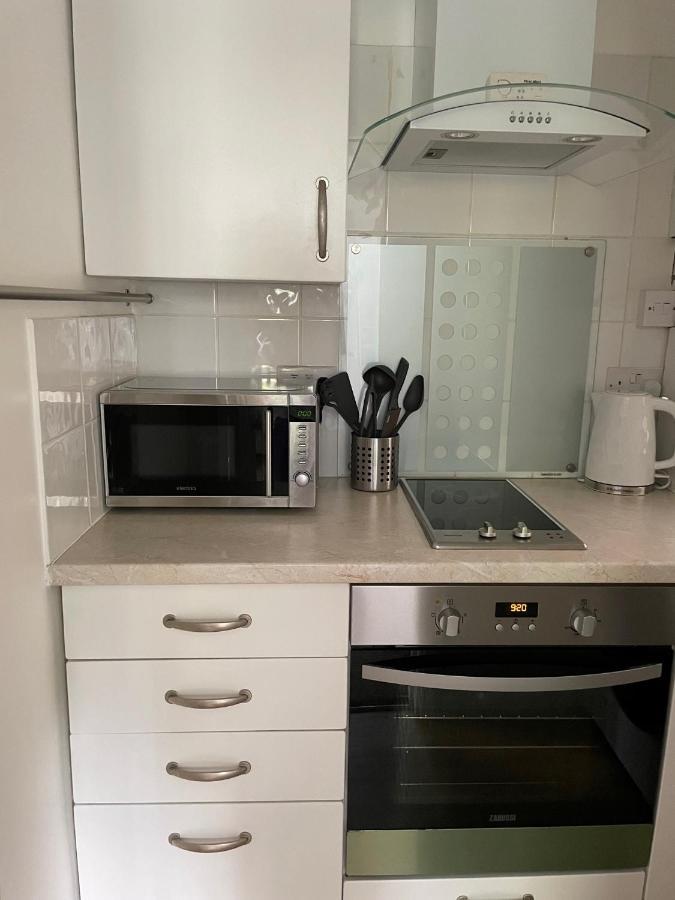 Charming Apartment In Chiswick 런던 외부 사진